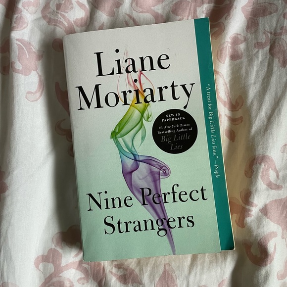 ✨3 for 40✨ Nine Perfect Strangers by Liane Moriarty - Picture 1 of 3